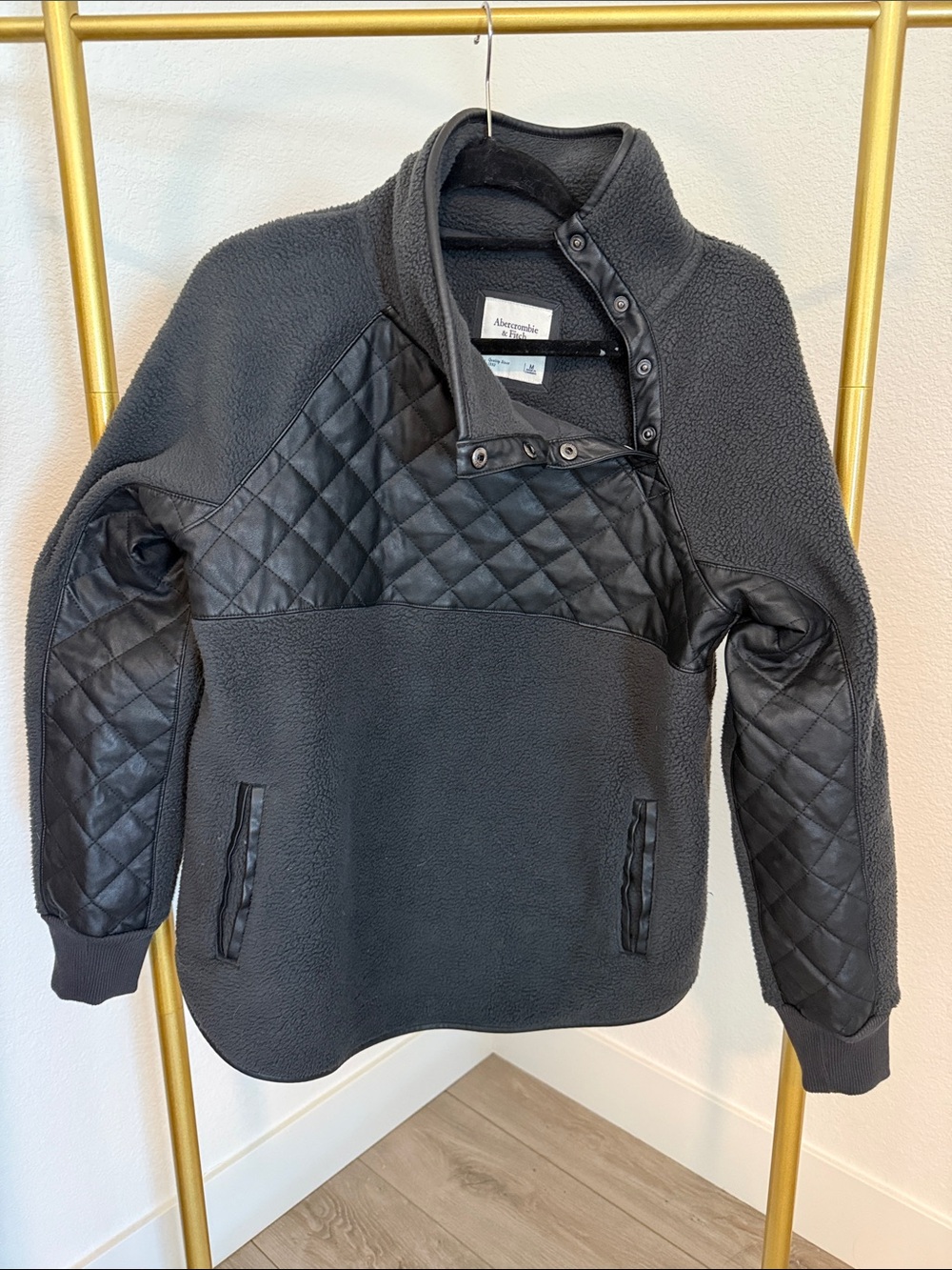 abercrombie & fitch  Black Quilted-Panel Fleece Pullover